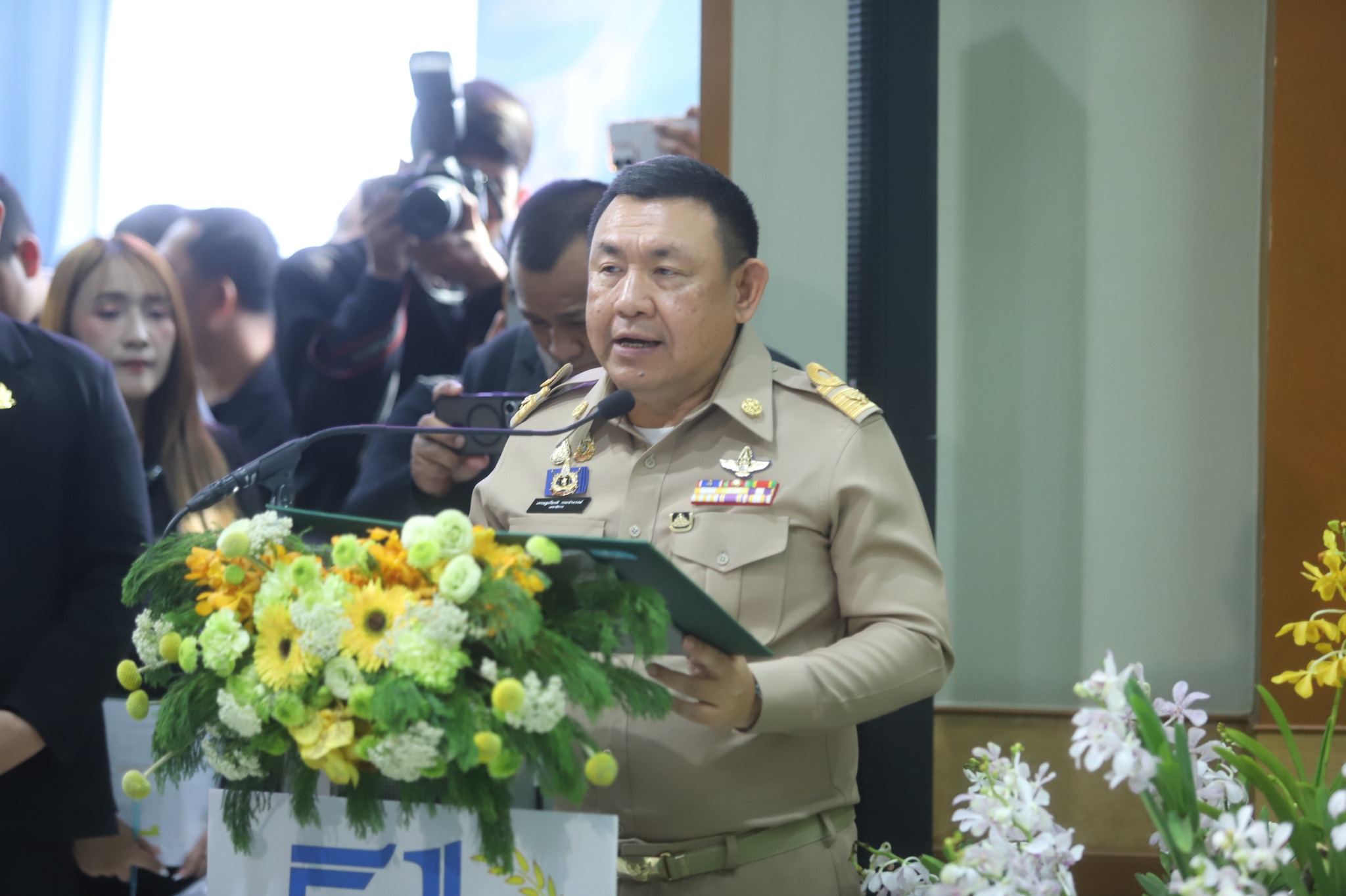 title - พิธีมอบโล่รางวัล พร้อมใบประกาศเกียรติคุณให้กับบุคคล และหน่วยงาน ในโครงการยกย่องเชิดชูเกียรติหน่วยงานและบุคคลที่ร่วมสร้างผลงานต้นแบบ สนับสนุนการปฏิรูปที่ดินเพื่อเกษตรกรรม ประจำปี พ.ศ. 2568 ของสำนักงานการปฏิรูปที่ดินเพื่อเกษตรกรรม (ส.ป.ก.)